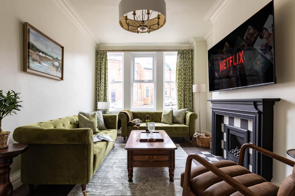 Communal lounge/ TV room, TV and multimedia, Living room, Seating area