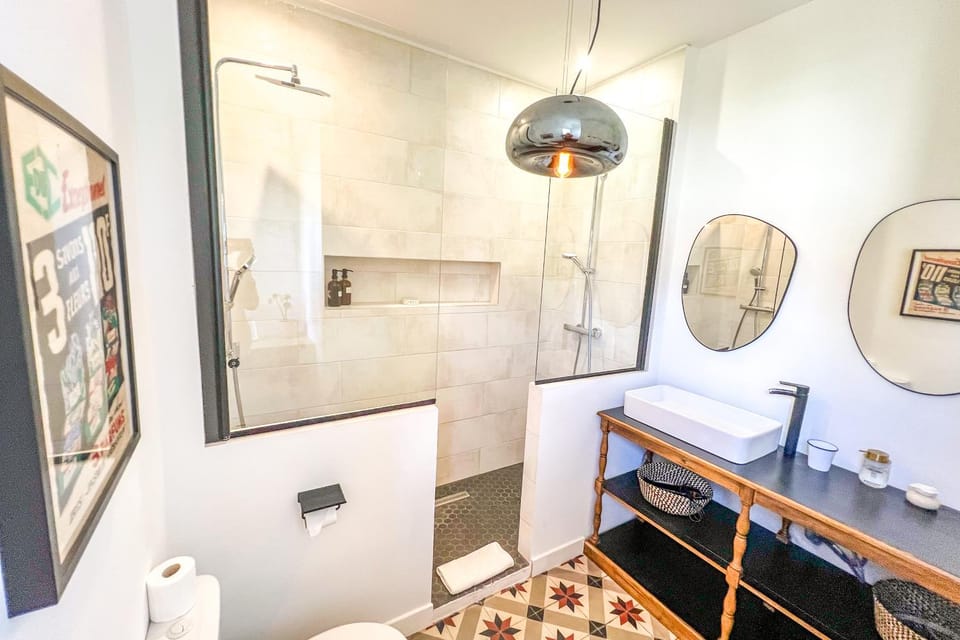 Shower, Toilet, Bathroom