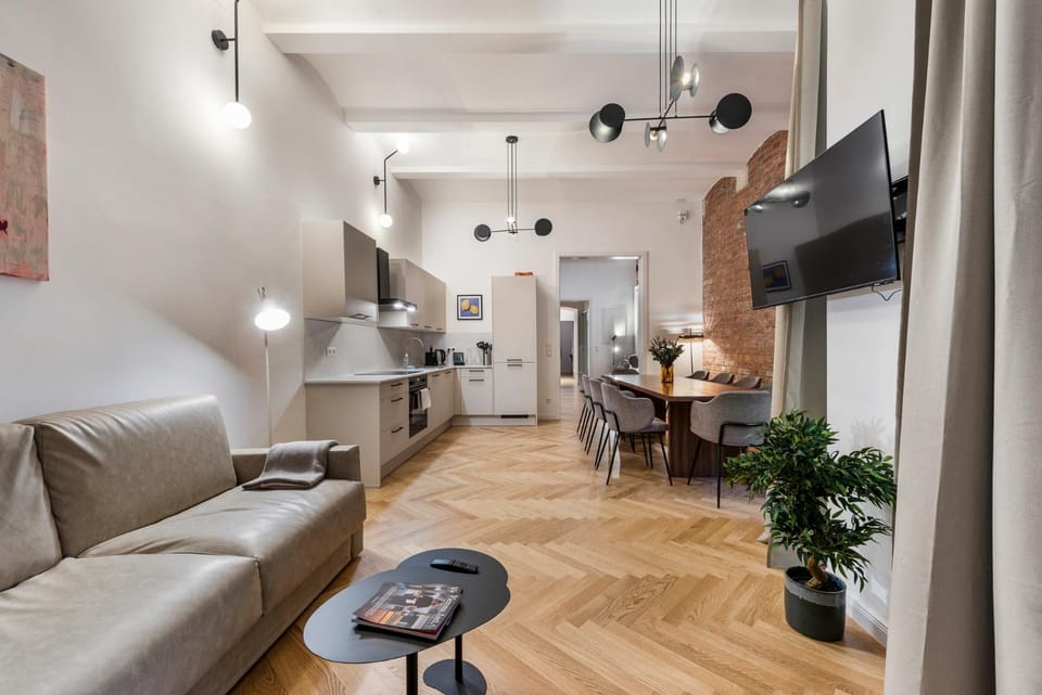 TV and multimedia, Kitchen or kitchenette, Living room, Dining area, oven, stove