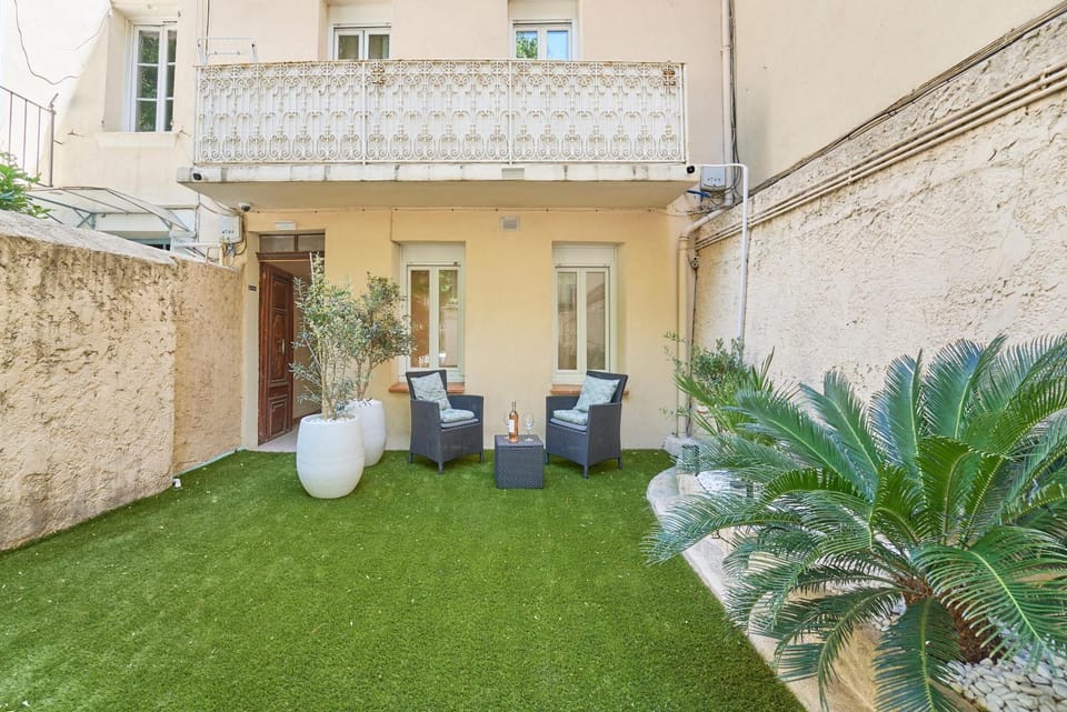 Property building, Patio, Spring, Day, Garden view