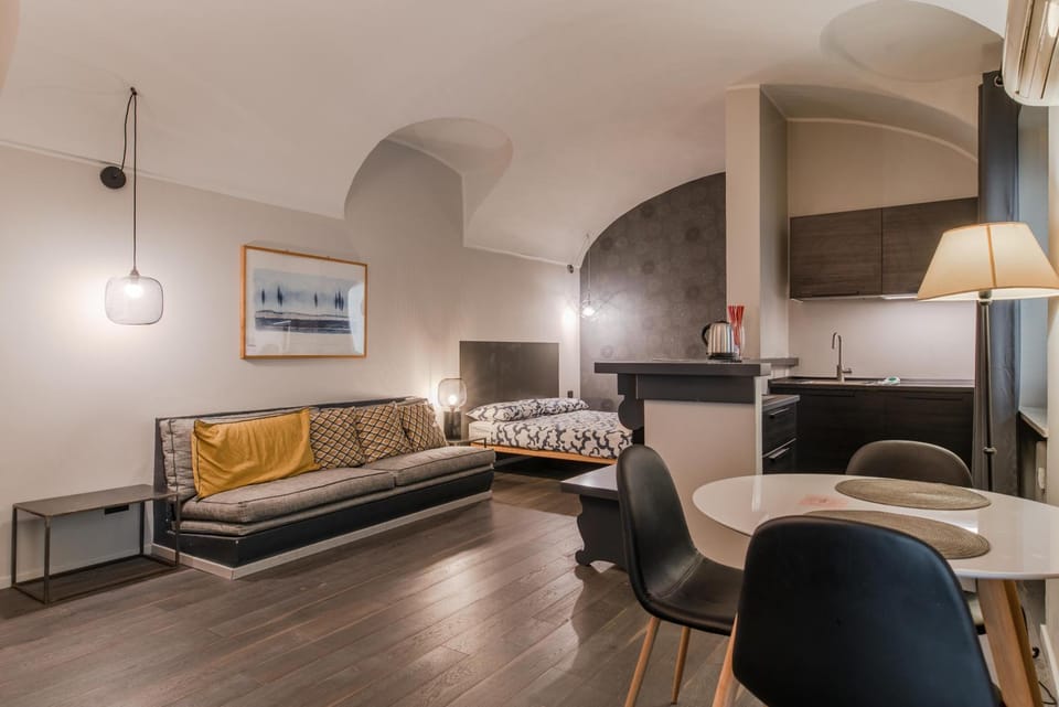Bed, Seating area