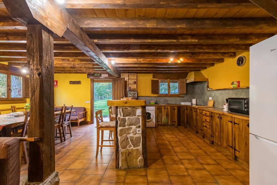 Kitchen or kitchenette, Living room