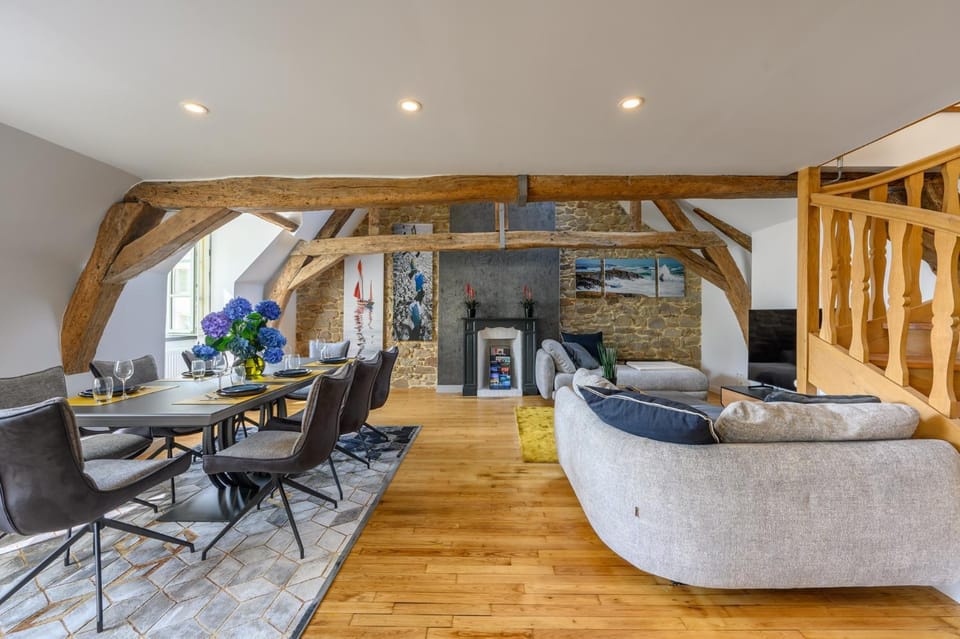 Living room, Dining area