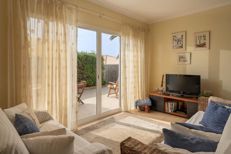 Communal lounge/ TV room, TV and multimedia, Living room, Seating area