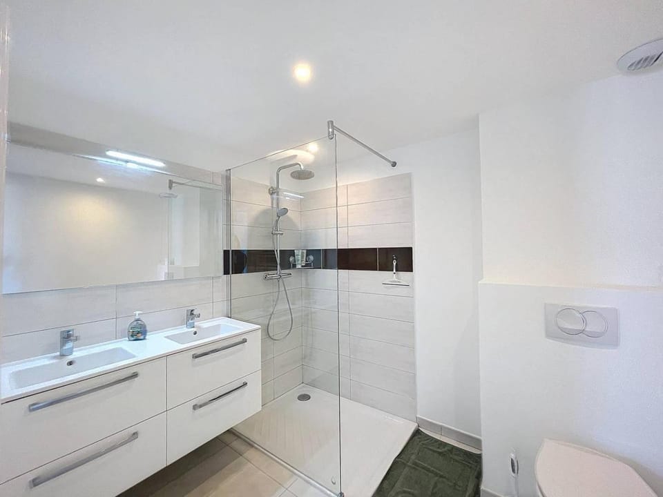 Shower, Toilet, Bathroom