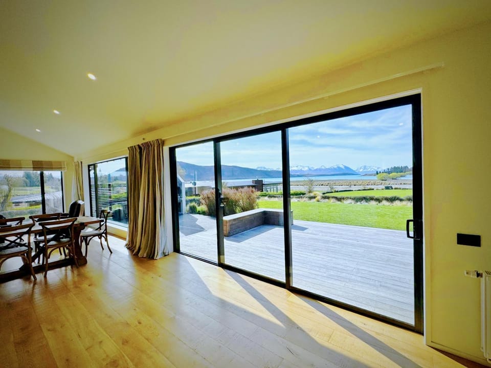 View (from property/room), Balcony/Terrace, Living room