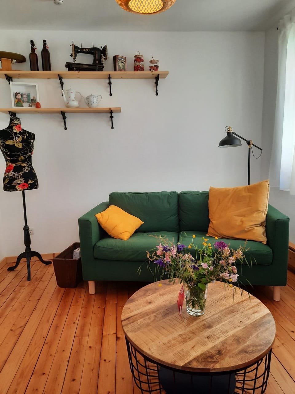 Living room, Seating area