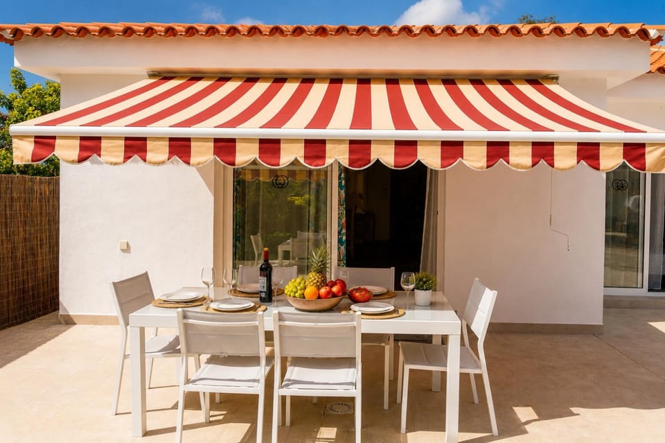 Property building, Patio, Day, View (from property/room), Balcony/Terrace, Dining area