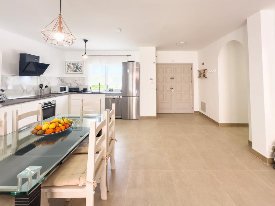 Kitchen or kitchenette, Dining area, oven, stove