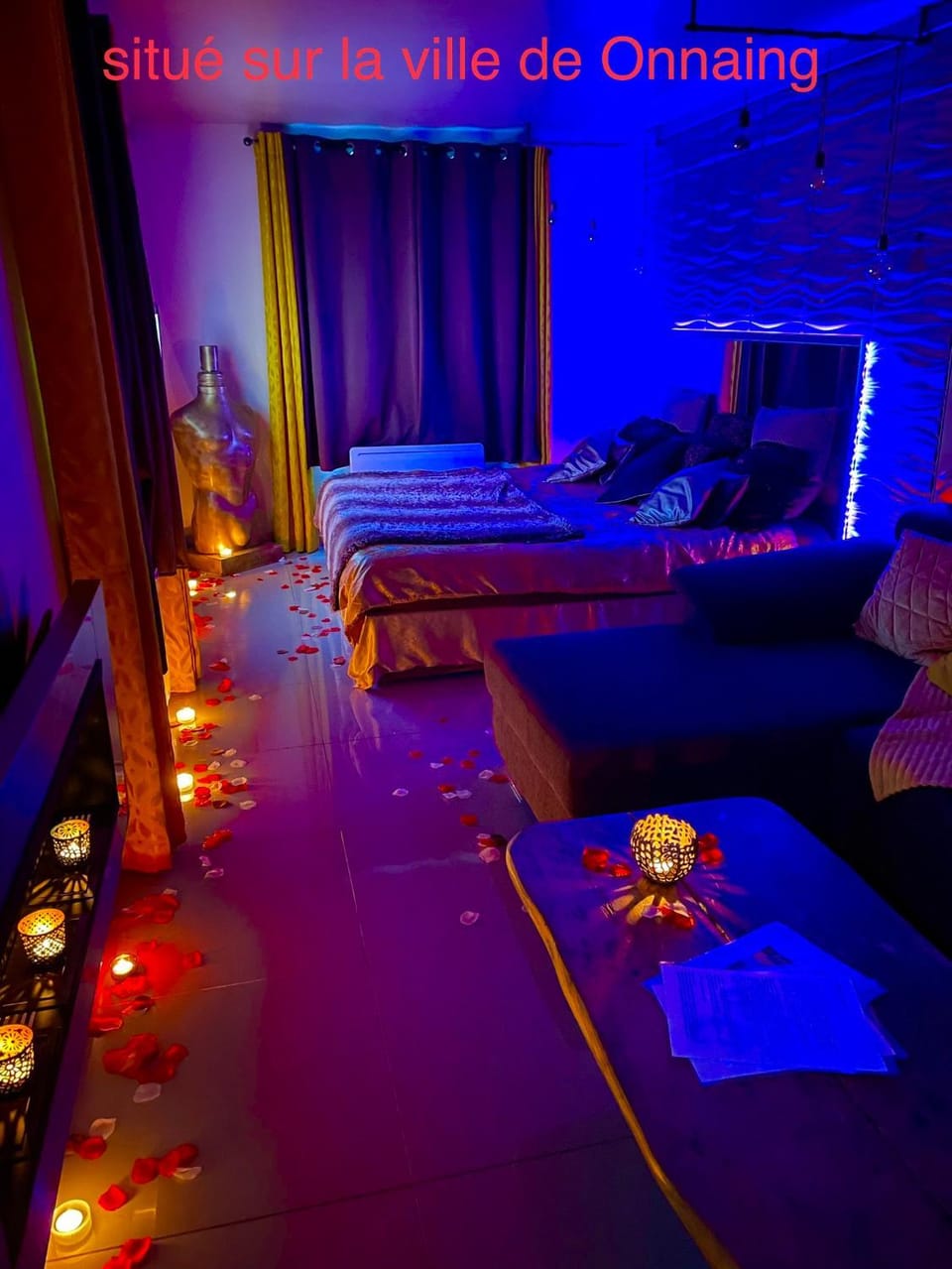 Bed, Bathroom, TV and multimedia, Bedroom, microwave