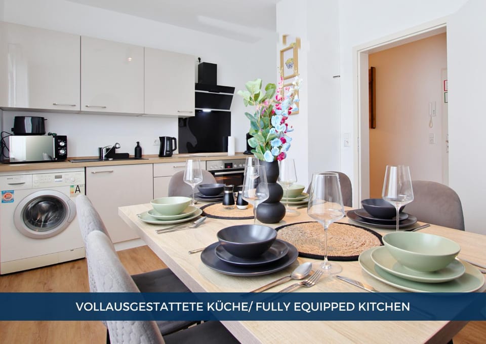 Coffee/tea facilities, Kitchen or kitchenette, Photo of the whole room, Dining area, Food, heating, microwave, stove, toaster, washing machine, kitchen, kitchen