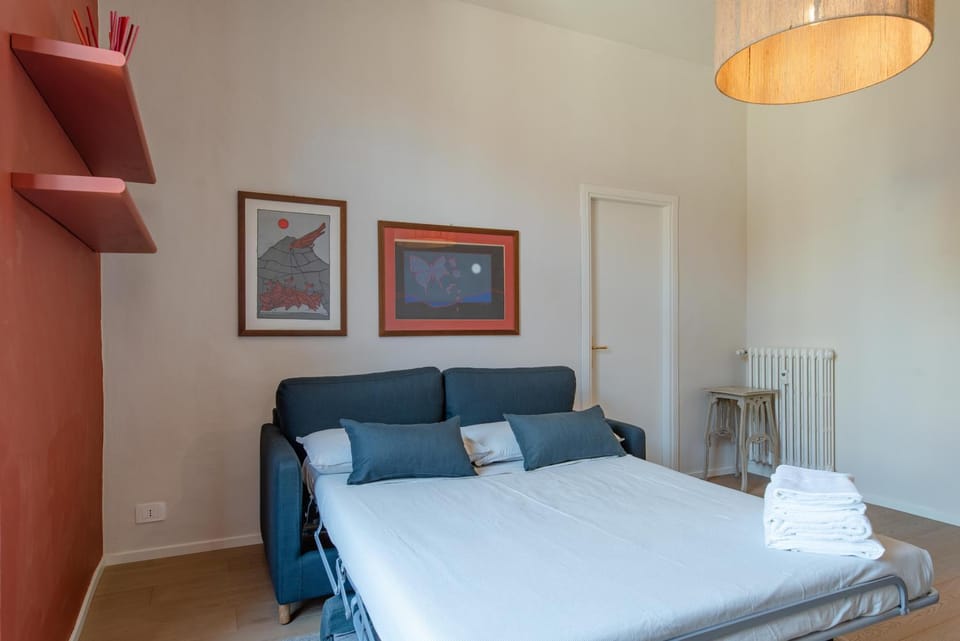 Photo of the whole room, Bedroom