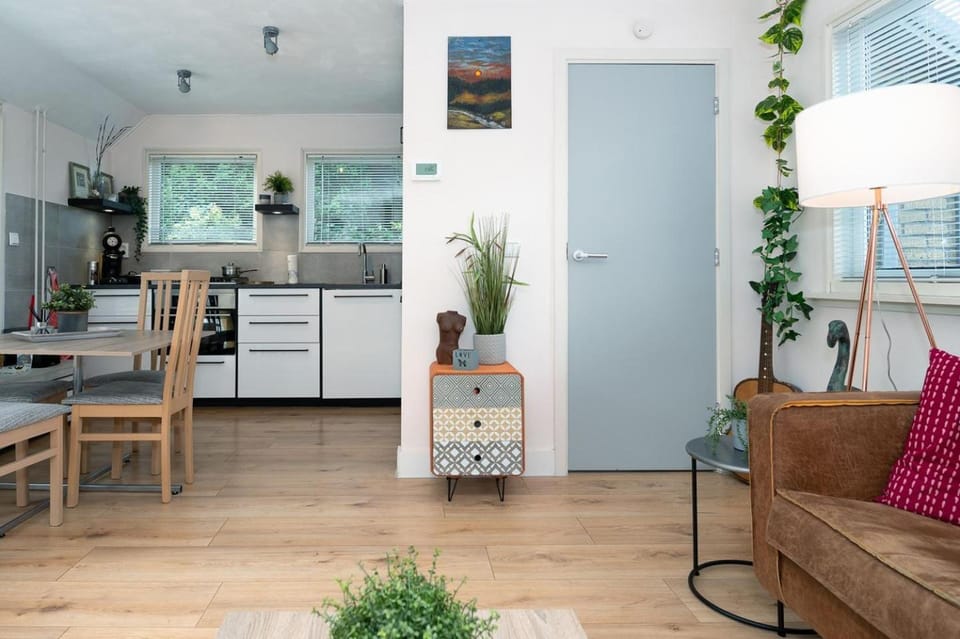 Kitchen or kitchenette, Dining area, oven, stove