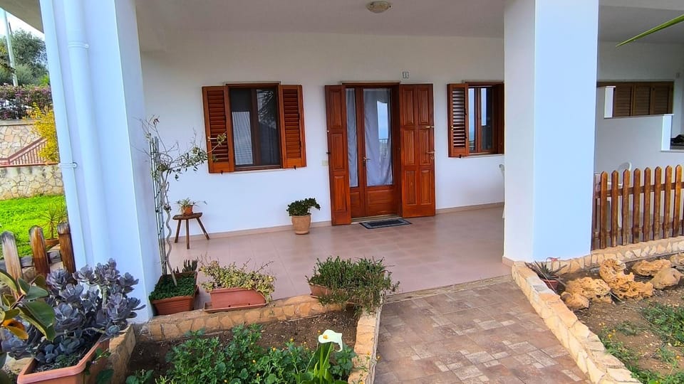 Property building, Patio, Day, Garden, Garden view