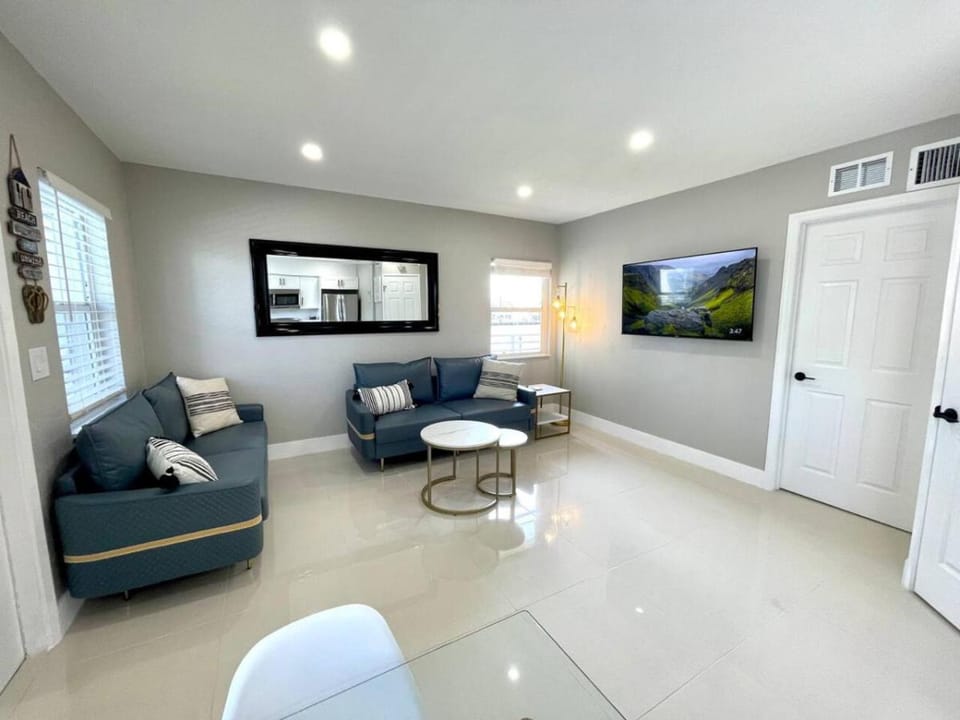 TV and multimedia, Seating area, Evening entertainment