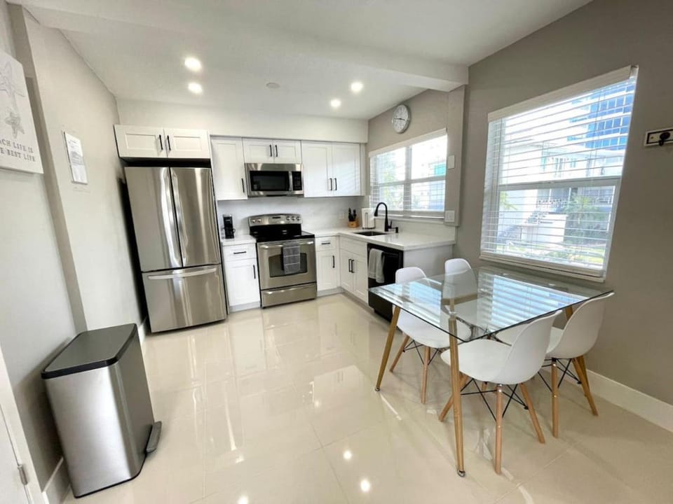 Kitchen or kitchenette, Dining area, dishwasher, oven, stove
