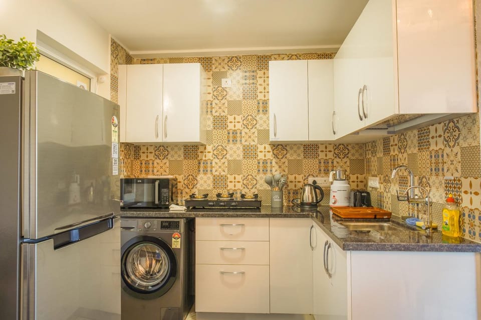 Kitchen or kitchenette, oven