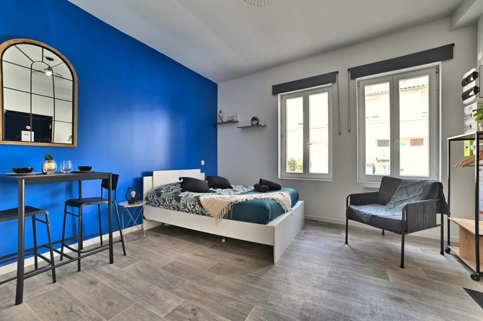 Bed, Photo of the whole room
