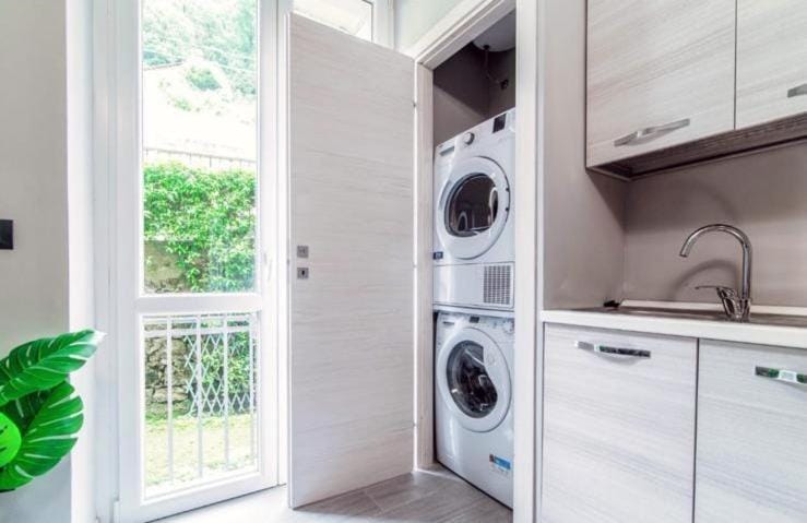 RELAX HOUSE 7min in bus dal Lago Apartment in Como