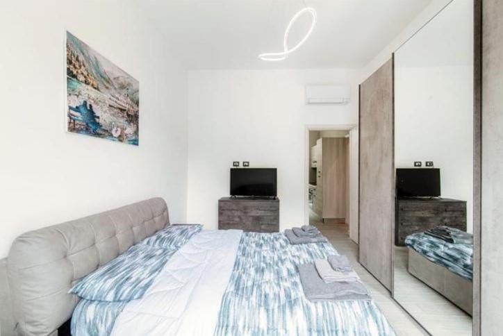 RELAX HOUSE 7min in bus dal Lago Apartment in Como