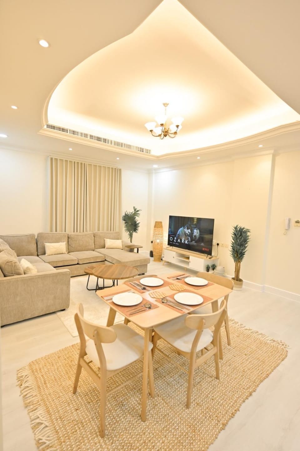 TV and multimedia, Living room, Seating area, Dining area