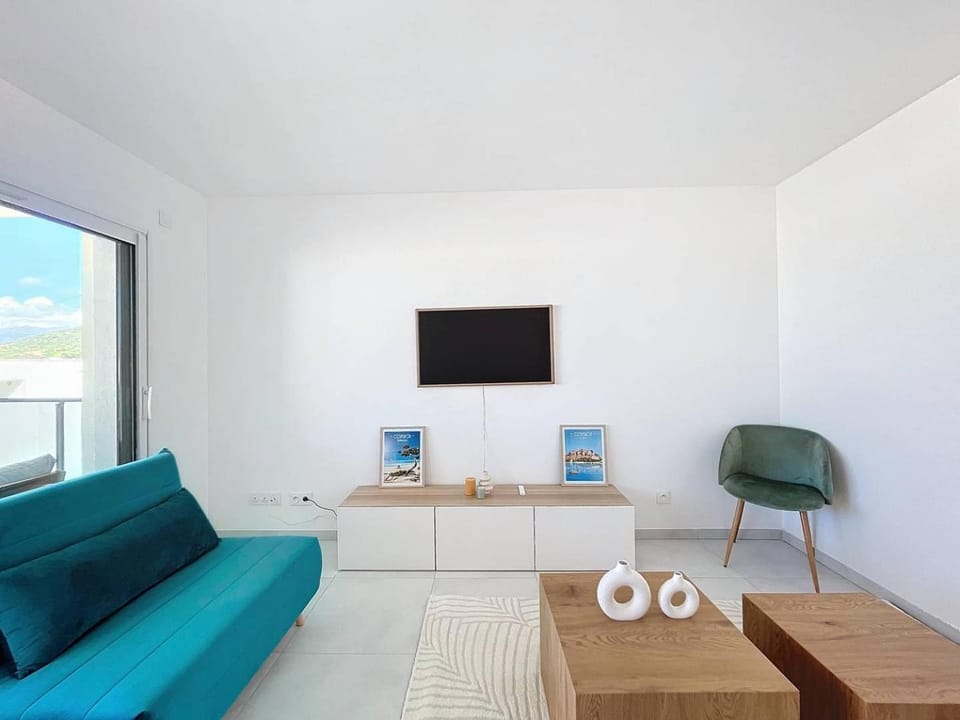 Appartement dans résidence avec piscine Apartment in Calvi