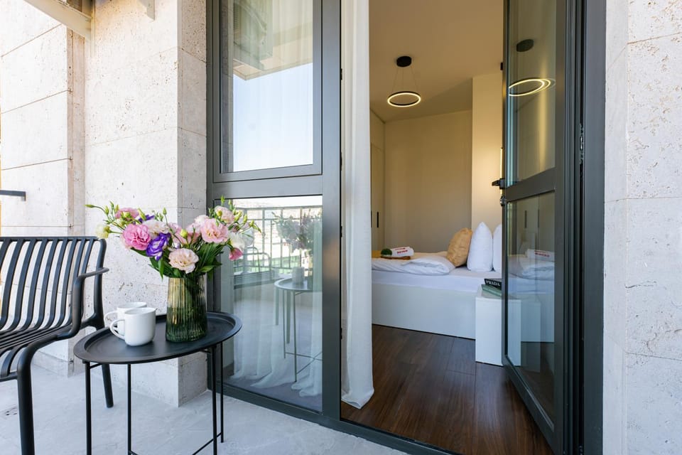 Bed, Day, View (from property/room), Balcony/Terrace, Bedroom, towels