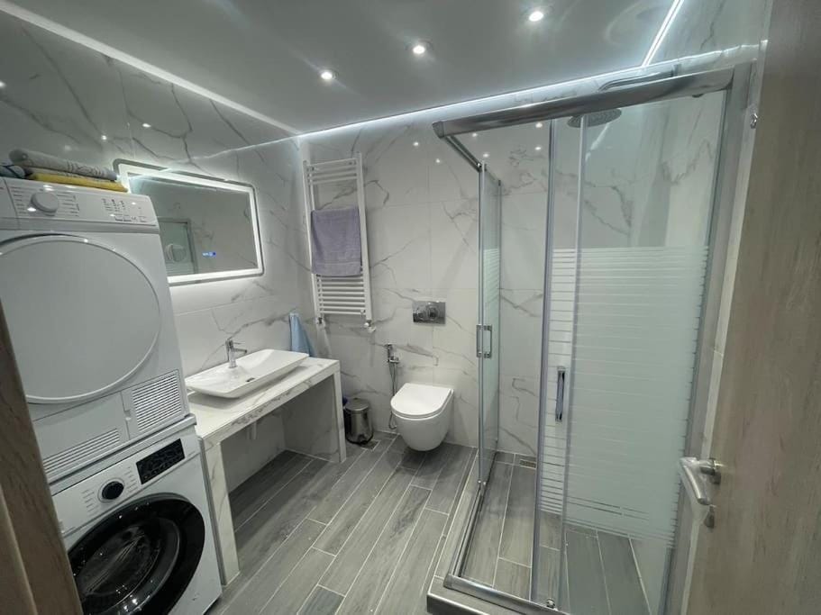 Shower, Toilet, Bathroom, bidet, towels, washing machine, dryer