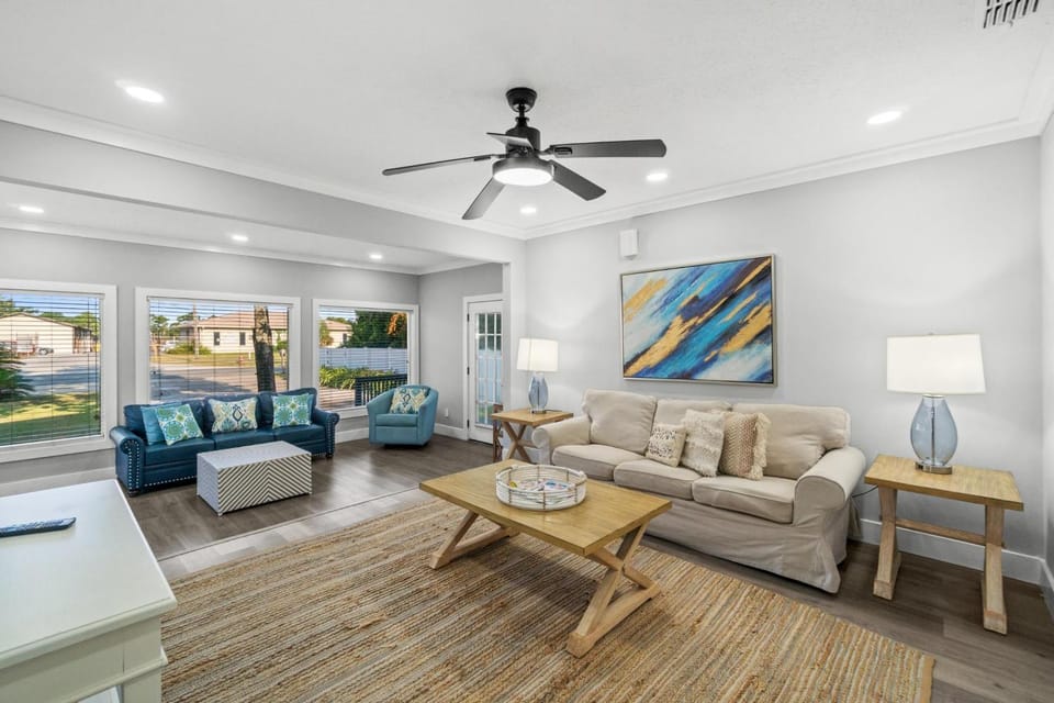 Living room, Decorative detail, Seating area