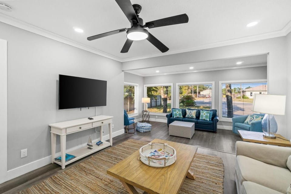 TV and multimedia, Living room, Seating area