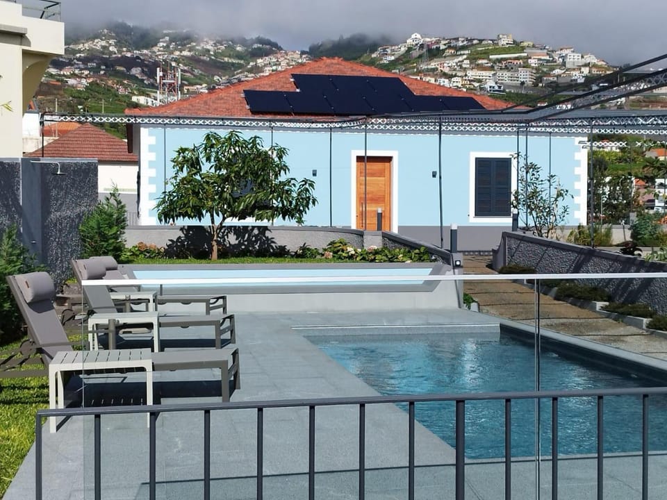 Luxury Retreat in Camara de Lobos House in Câmara De Lobos