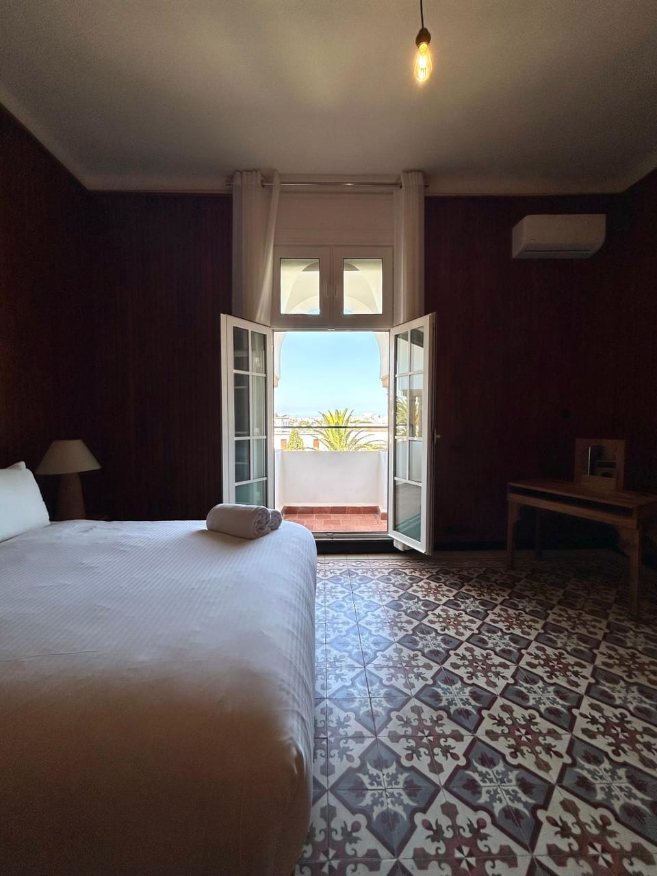 Bed, Photo of the whole room, Bedroom, air conditioner