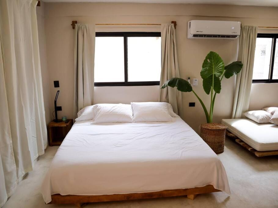 Bed, Bedroom, air conditioner