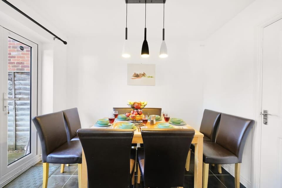 Seating area, Dining area