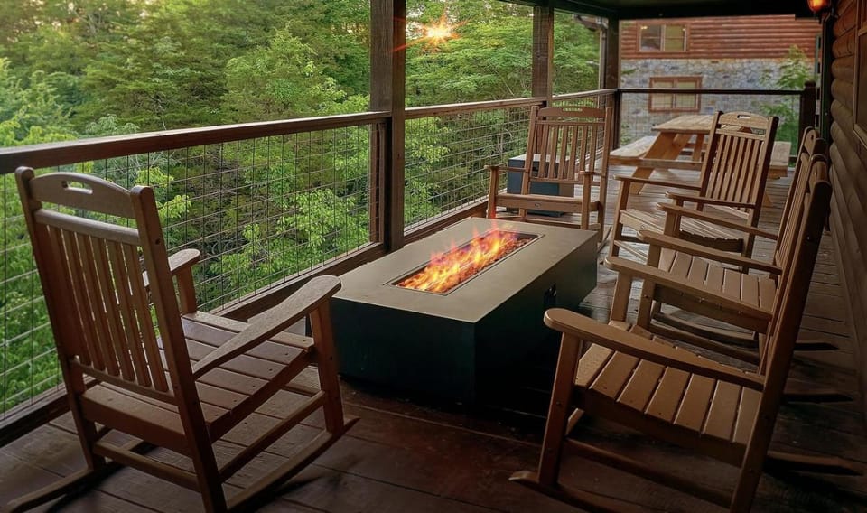 Experience Luxury and Serenity at 3 Little Bears Just Minutes from Top Attractions Private Indoor Pool Hot Tub House in Pigeon Forge