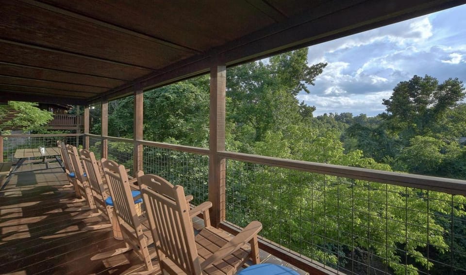 Experience Luxury and Serenity at 3 Little Bears Just Minutes from Top Attractions Private Indoor Pool Hot Tub House in Pigeon Forge