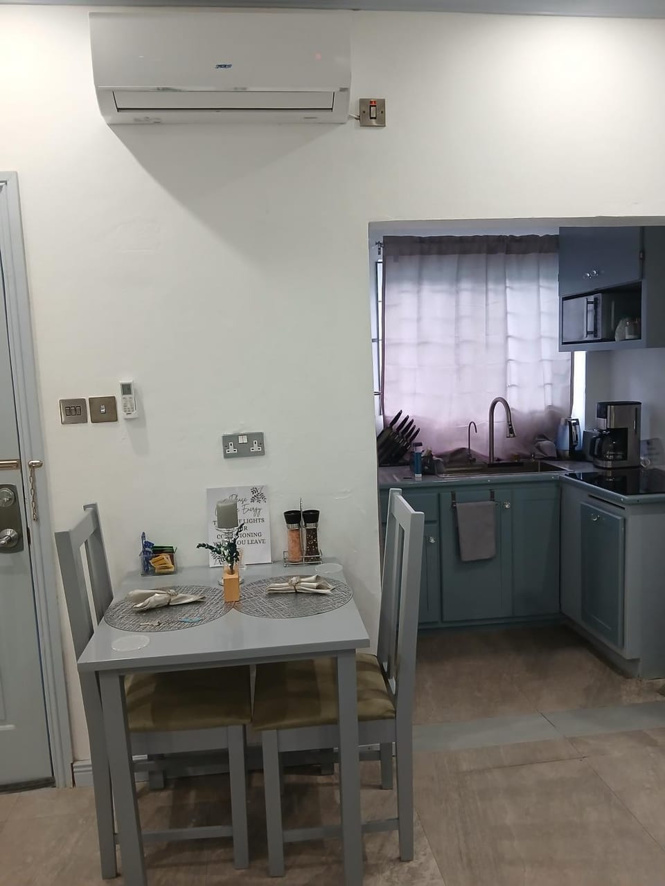 Clavier's- AirCon- Seaside- FamilyFriendly Apartment in Caribbean