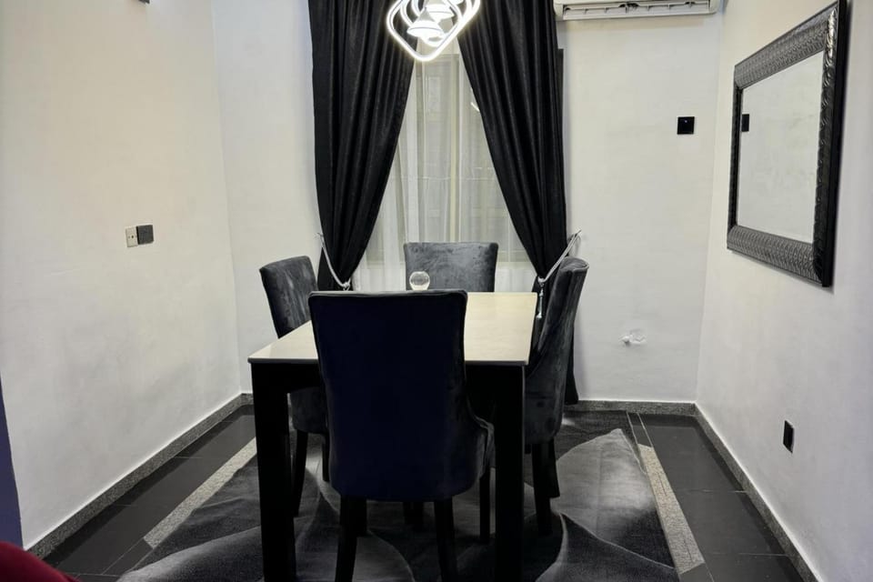 Luxe Lagos Retreat with 3 Bedrooms House in Lagos