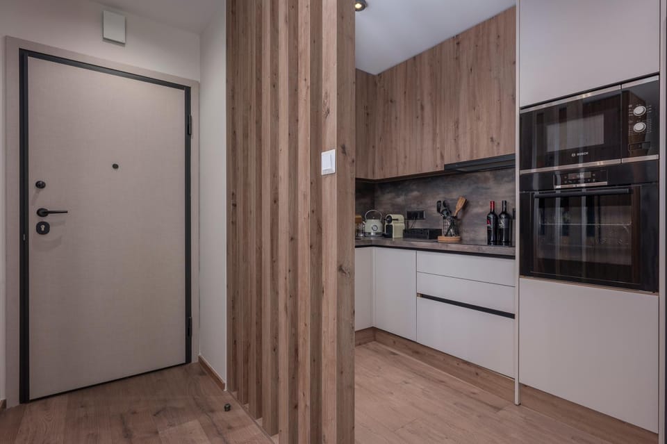 Kitchen or kitchenette, microwave, oven, stove