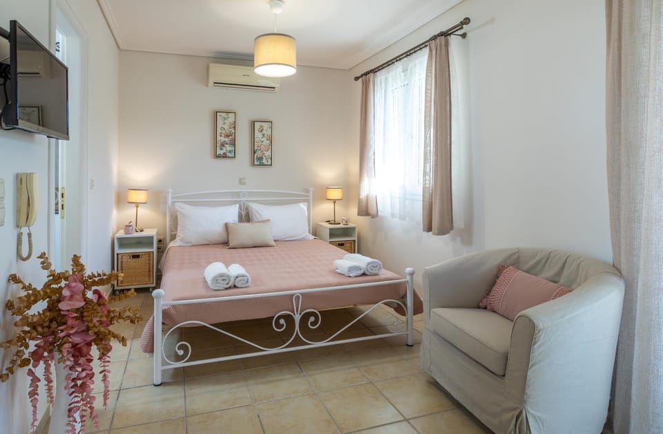 Bed, TV and multimedia, Bedroom, air conditioner