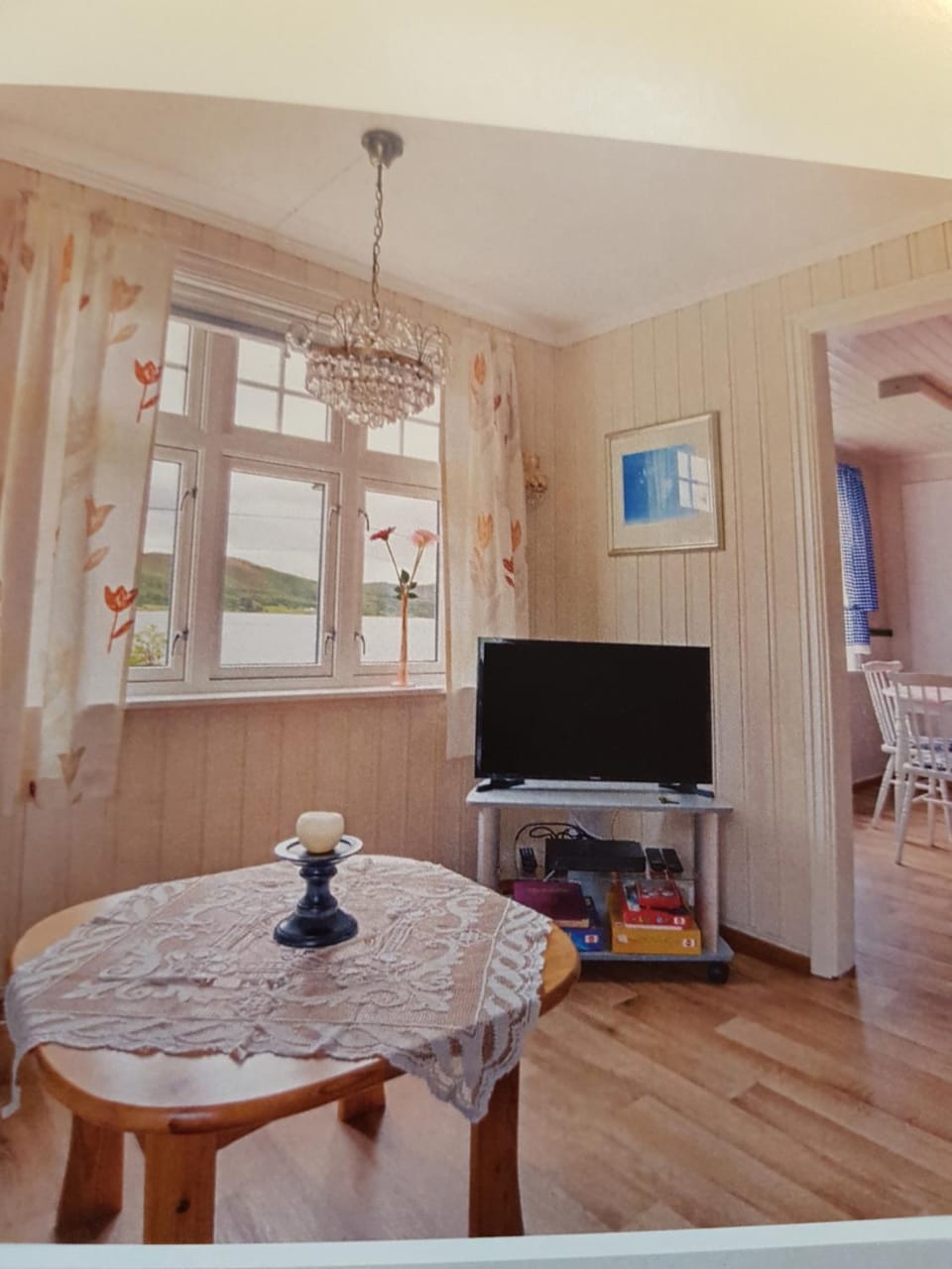 TV and multimedia, Living room, Seating area, Evening entertainment