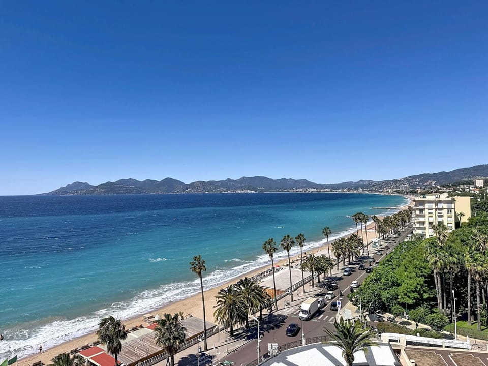Situation et vue exceptionnelles 338L ROLL Apartment in Cannes