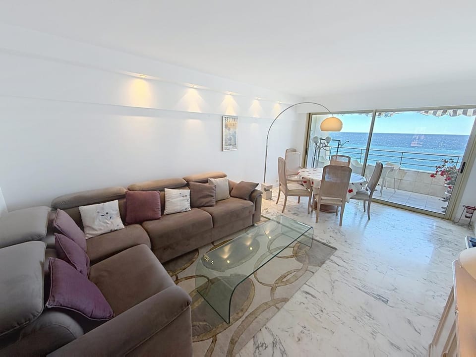 Situation et vue exceptionnelles 338L ROLL Apartment in Cannes