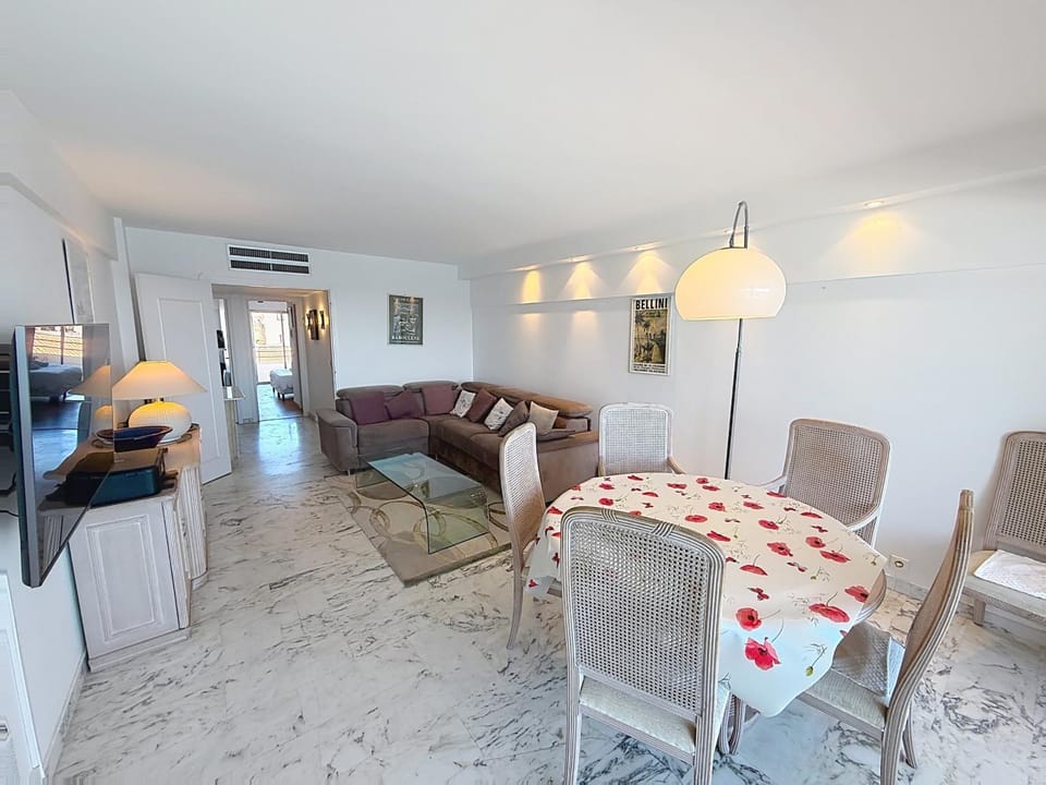 Situation et vue exceptionnelles 338L ROLL Apartment in Cannes