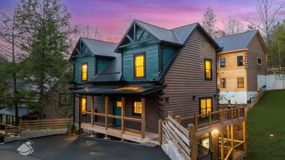 Neon Moon Chalet in Gatlinburg