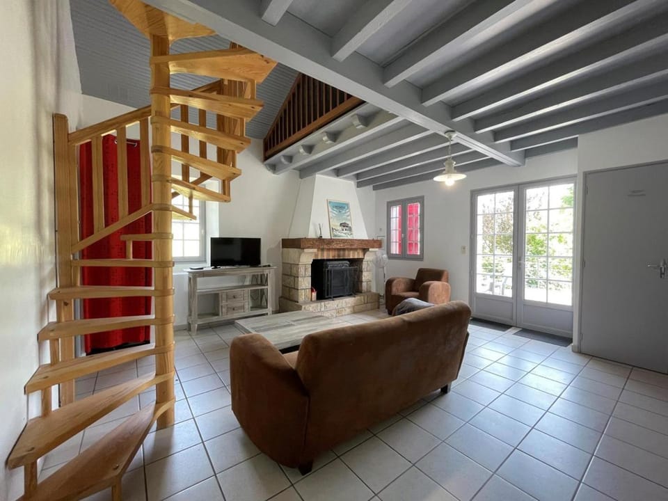 Elizako bidea House in French Basque Country