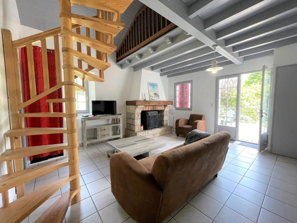 Elizako bidea House in French Basque Country
