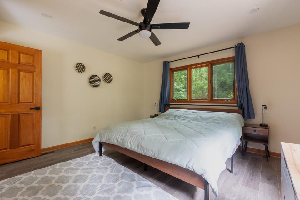 Bed, Photo of the whole room, Bedroom