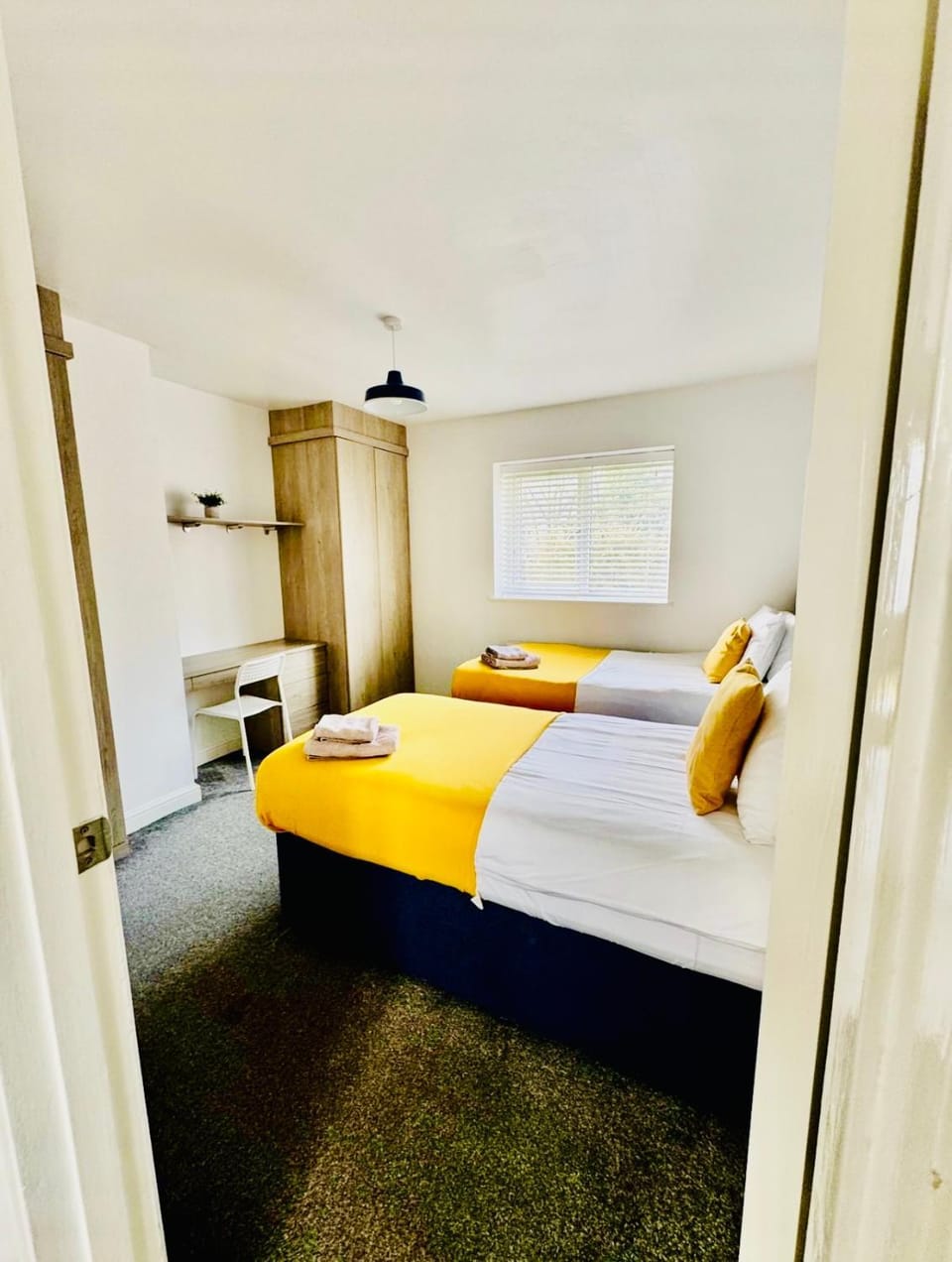 Good Location Free Parking Big Garden Modern House Apartment in Swindon