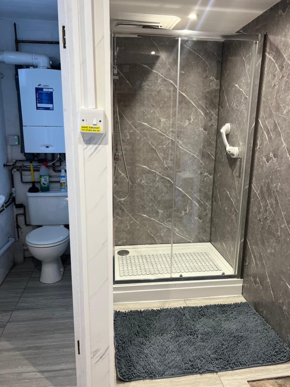 Good Location Free Parking Big Garden Modern House Apartment in Swindon